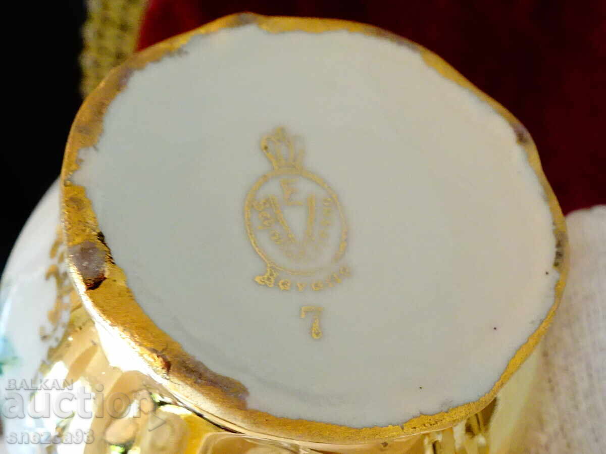 Bavarian porcelain jug, pure gold, rose, baroque with price 19.00 BGN | € 9.71 Bavarian porcelain jug, pure gold, rose, baroque with price 19.00 BGN | € 9.71