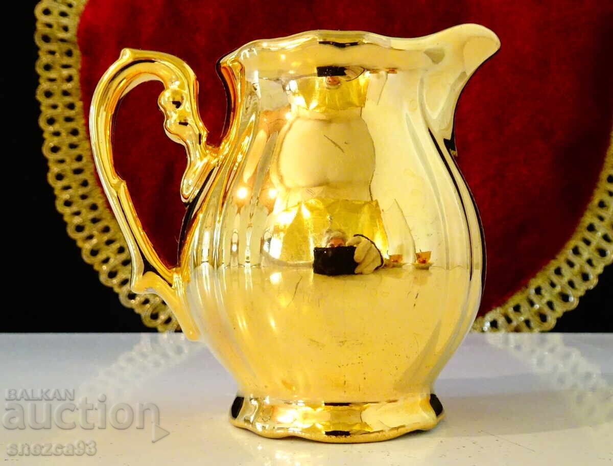Delivery of Bavarian porcelain jug, pure gold, rose, baroque Delivery of Bavarian porcelain jug, pure gold, rose, baroque