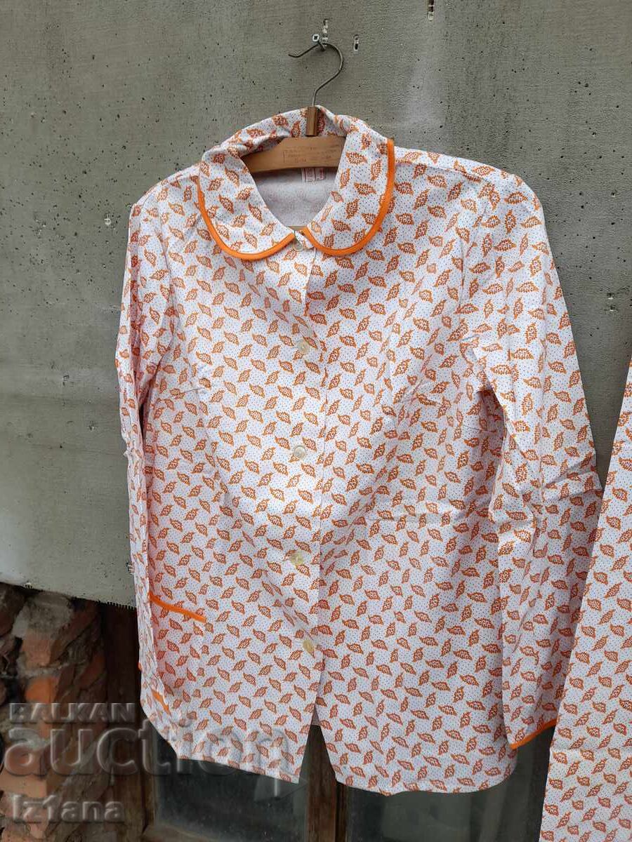 Auction  Old lady's pajamas