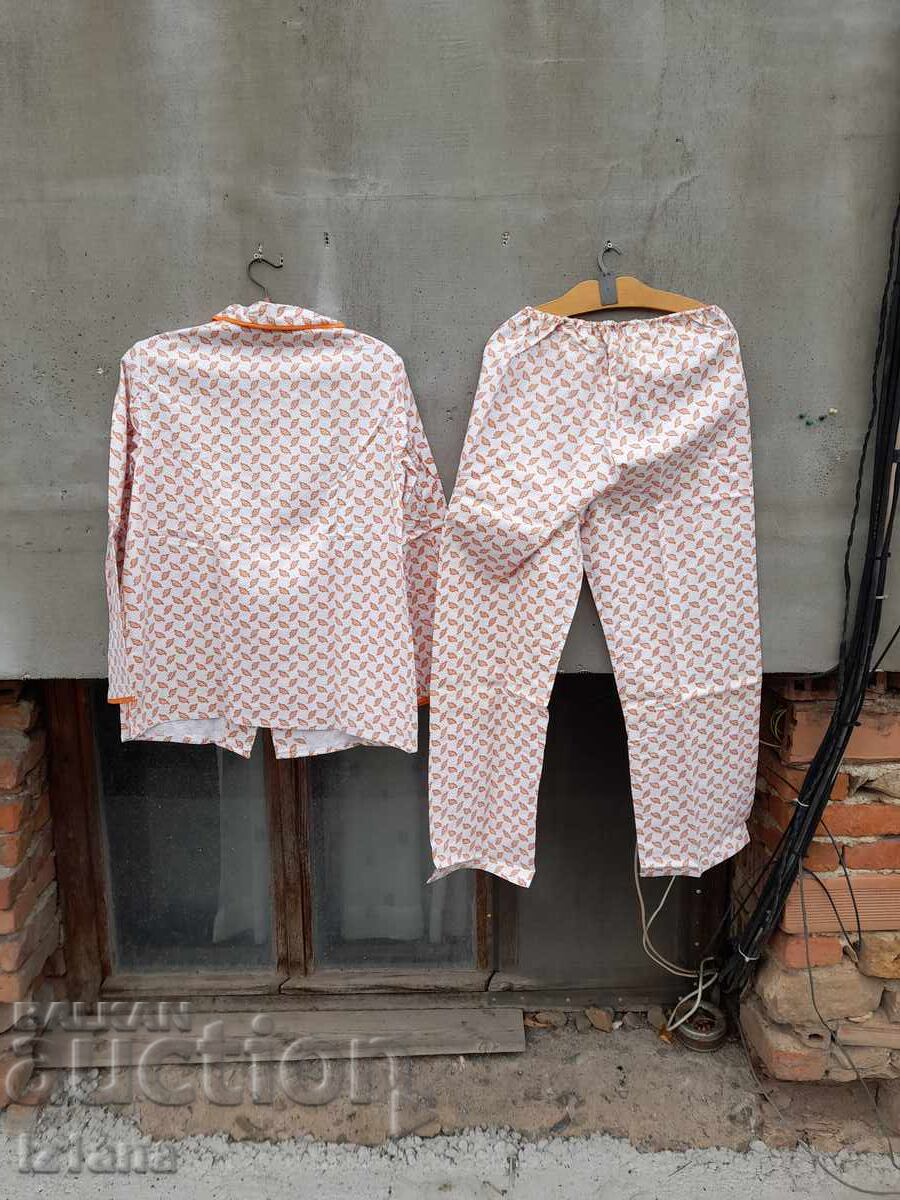 Old lady's pajamas - 7