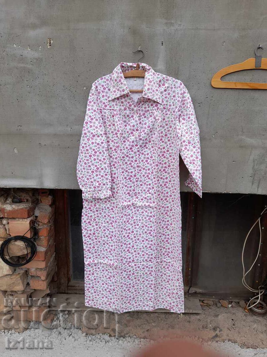 Νυχτικό της ηλικιωμένης κυρίας με τιμή 37.00 BGN | € 18.92