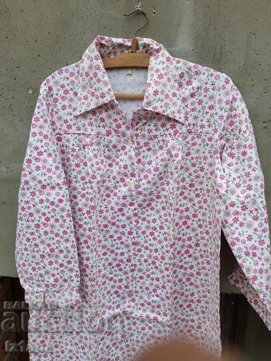 Δημοπρασία Νυχτικό της ηλικιωμένης κυρίας