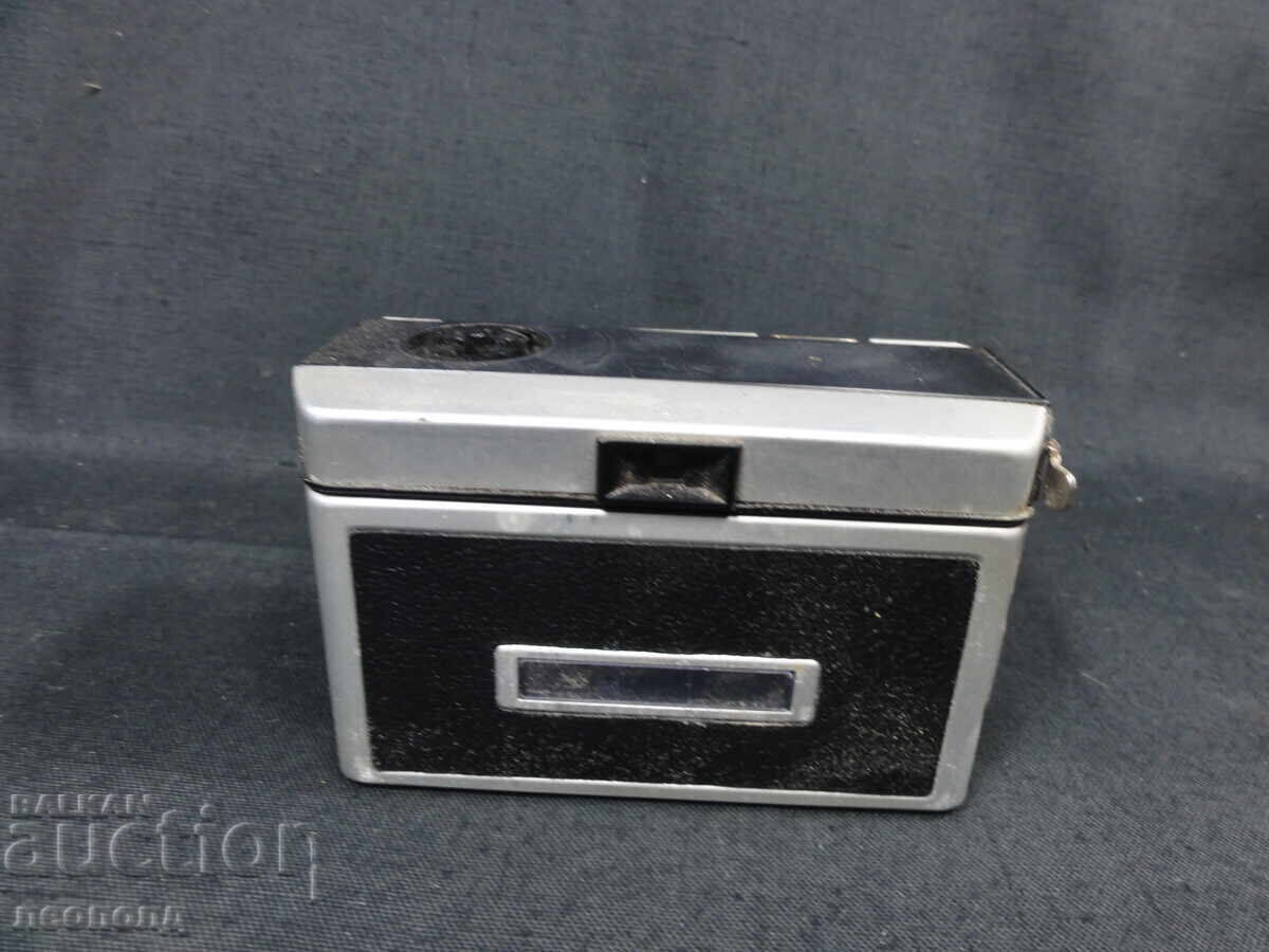 Auction  BZC STAR RETRO FILM CAMERA KODAK INSTAMATIC CAMERA 104