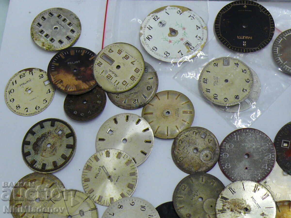 O mulțime de cadrane sovietice de ceas de mână cu preț € 7.66 | 14.98 BGN O mulțime de cadrane sovietice de ceas de mână cu preț € 7.66 | 14.98 BGN