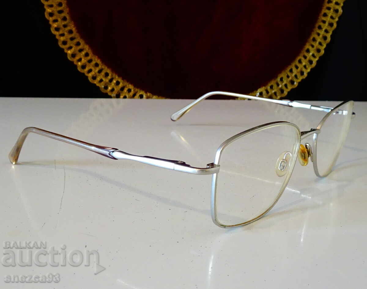 Диоптрични рамки Studioline с френски стъкла,плюс 0.75. с цена 39.00 лв. | € 19.94