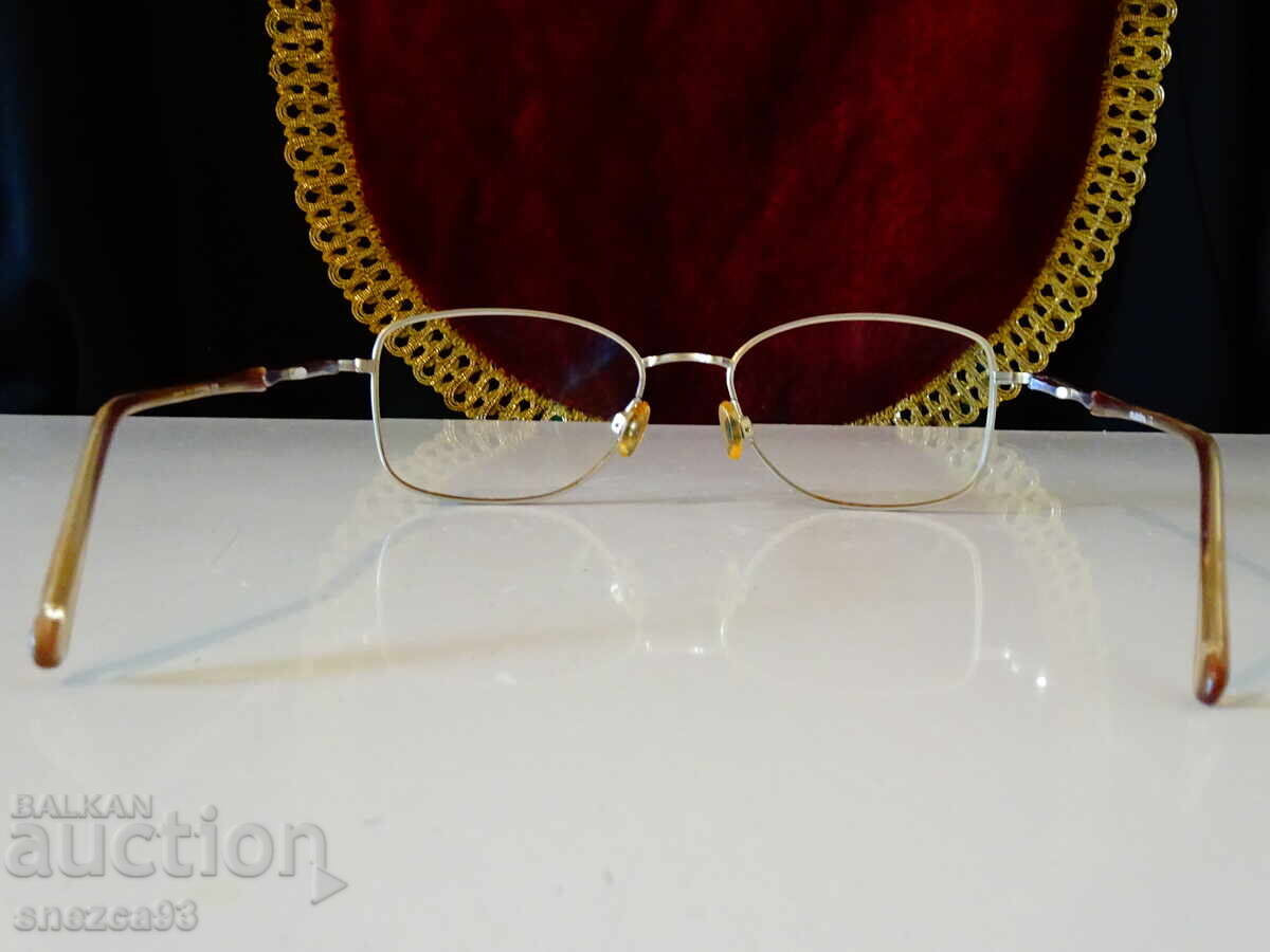 Аукцион Диоптрични рамки Studioline с френски стъкла,плюс 0.75.