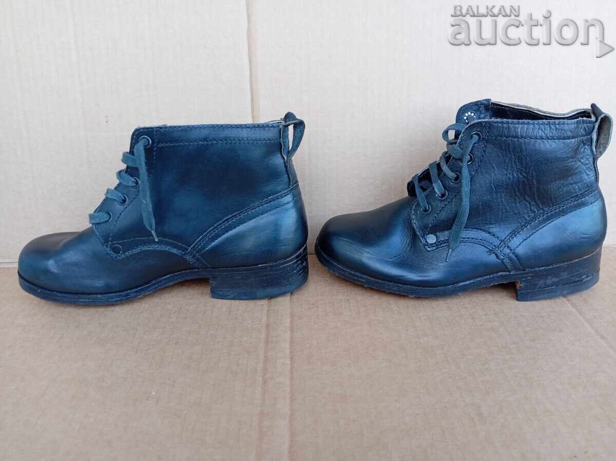 Δημοπρασία Παλιά στρατιωτικά άρβυλα με κορδόνια, αχρησιμοποίητα Δημοπρασία Παλιά στρατιωτικά άρβυλα με κορδόνια, αχρησιμοποίητα