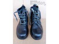 Παλιά στρατιωτικά άρβυλα με κορδόνια, αχρησιμοποίητα