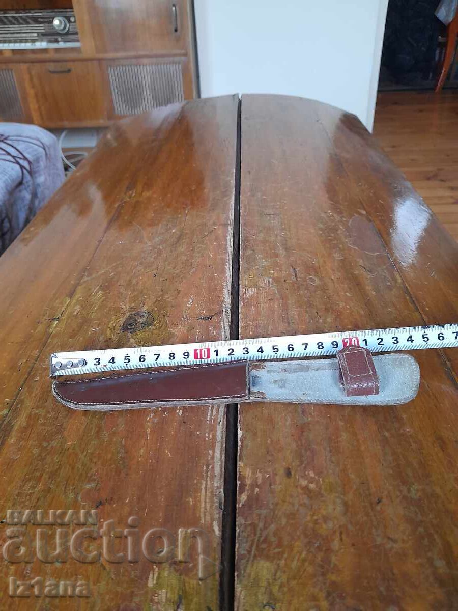 Înveliș de cuțit din piele veche cu preț 27.00 BGN | € 13.80