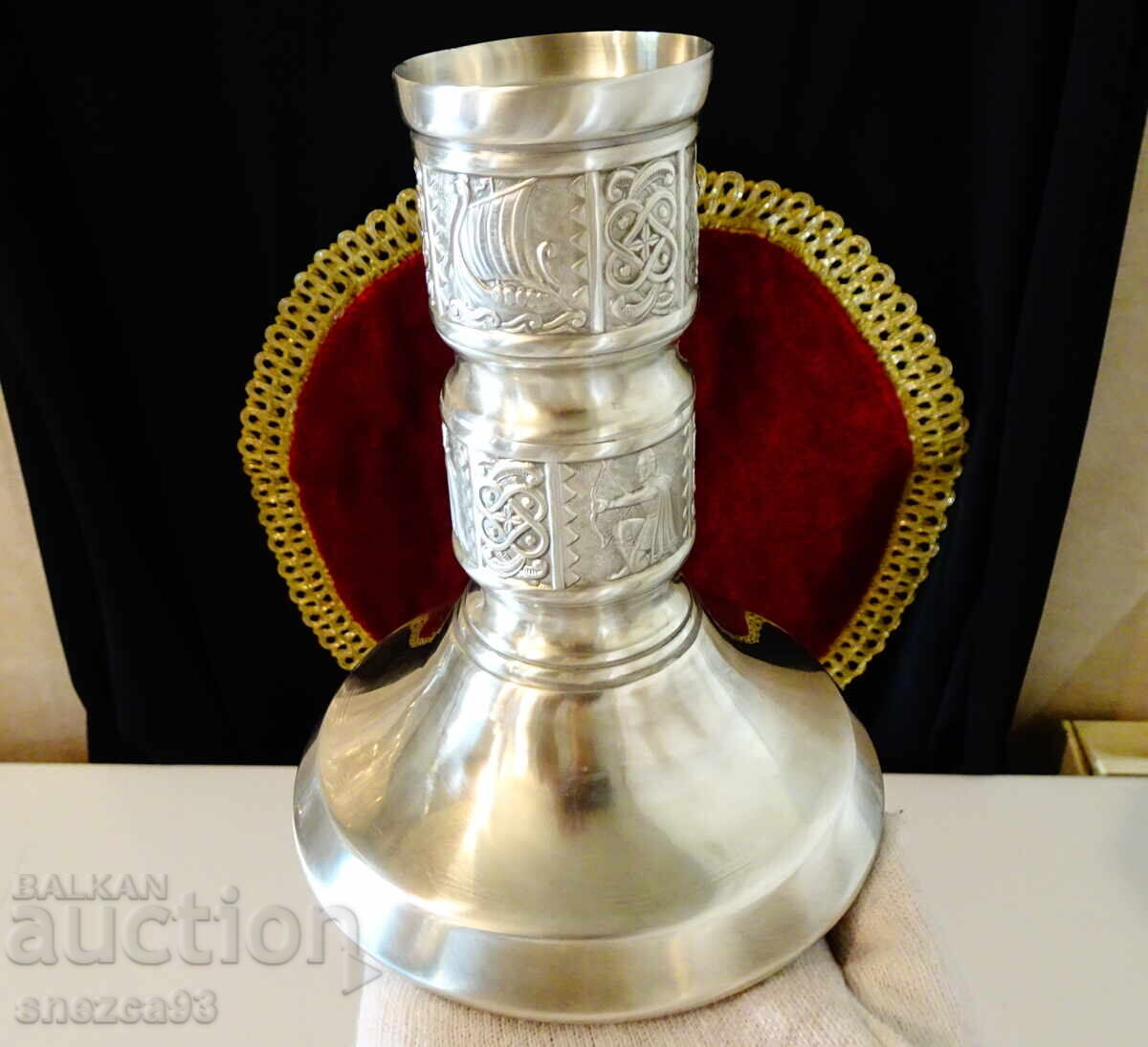 Sfeșnic din alamă, Vikingi, corabie dragon Drakkar, Norvegia cu preț 79.00 BGN | € 40.39