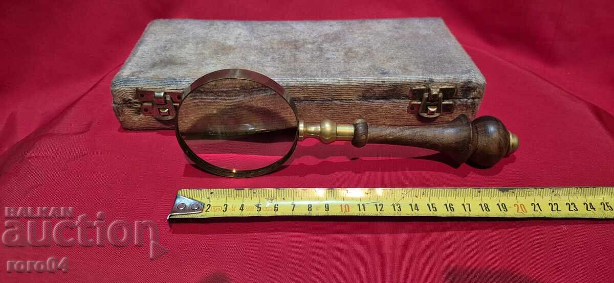 Auction LARGE OLD MAGNIFYING GLASS - TOP CONDITION Auction LARGE OLD MAGNIFYING GLASS - TOP CONDITION