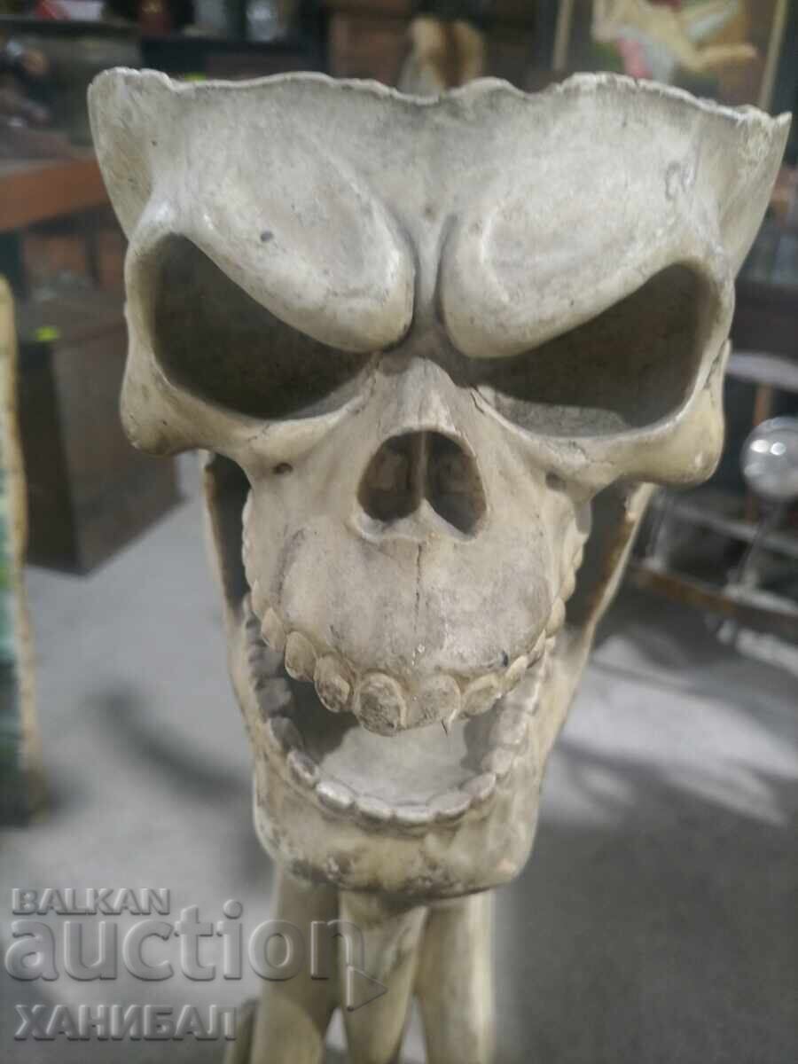 PEPELNIȚĂ DE DESIGN CU CRANIU ȘI OASE, SEMNATĂ - 5