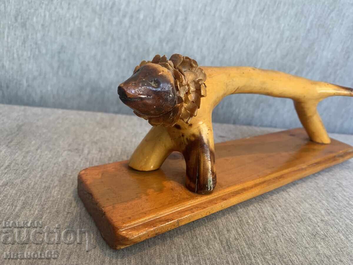 wooden figure statuette with price 20.00 BGN | € 10.23