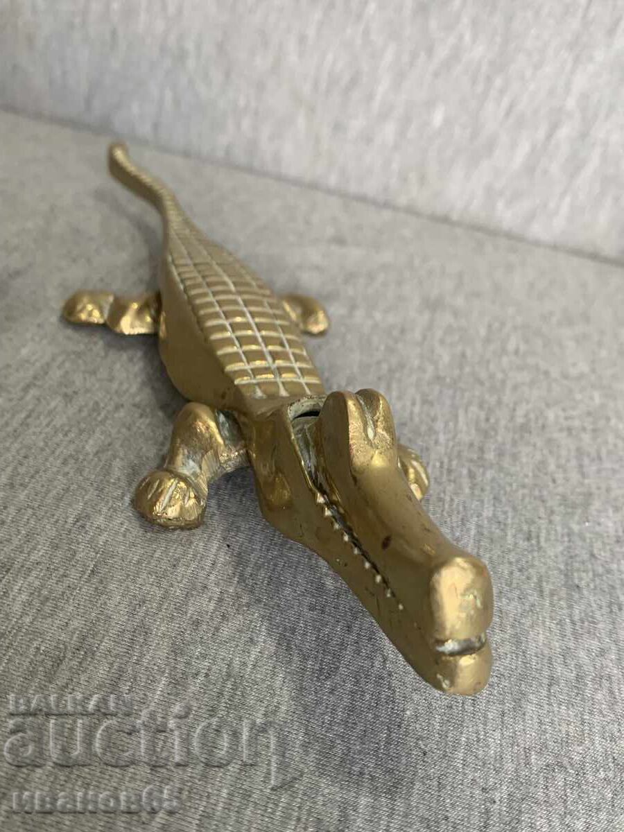 Delivery of Bronze Crocodile Figure Delivery of Bronze Crocodile Figure