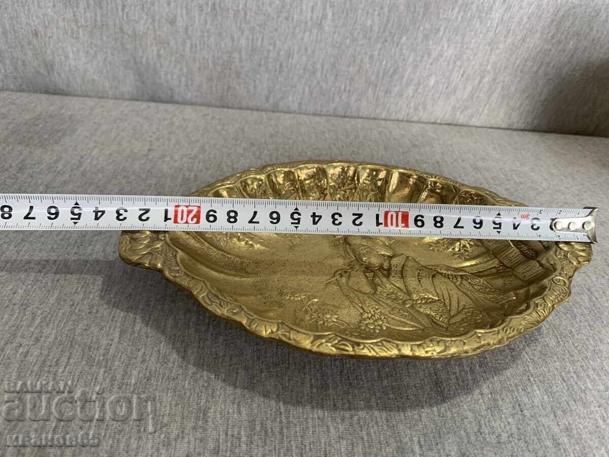 Auction bronze vessel Auction bronze vessel