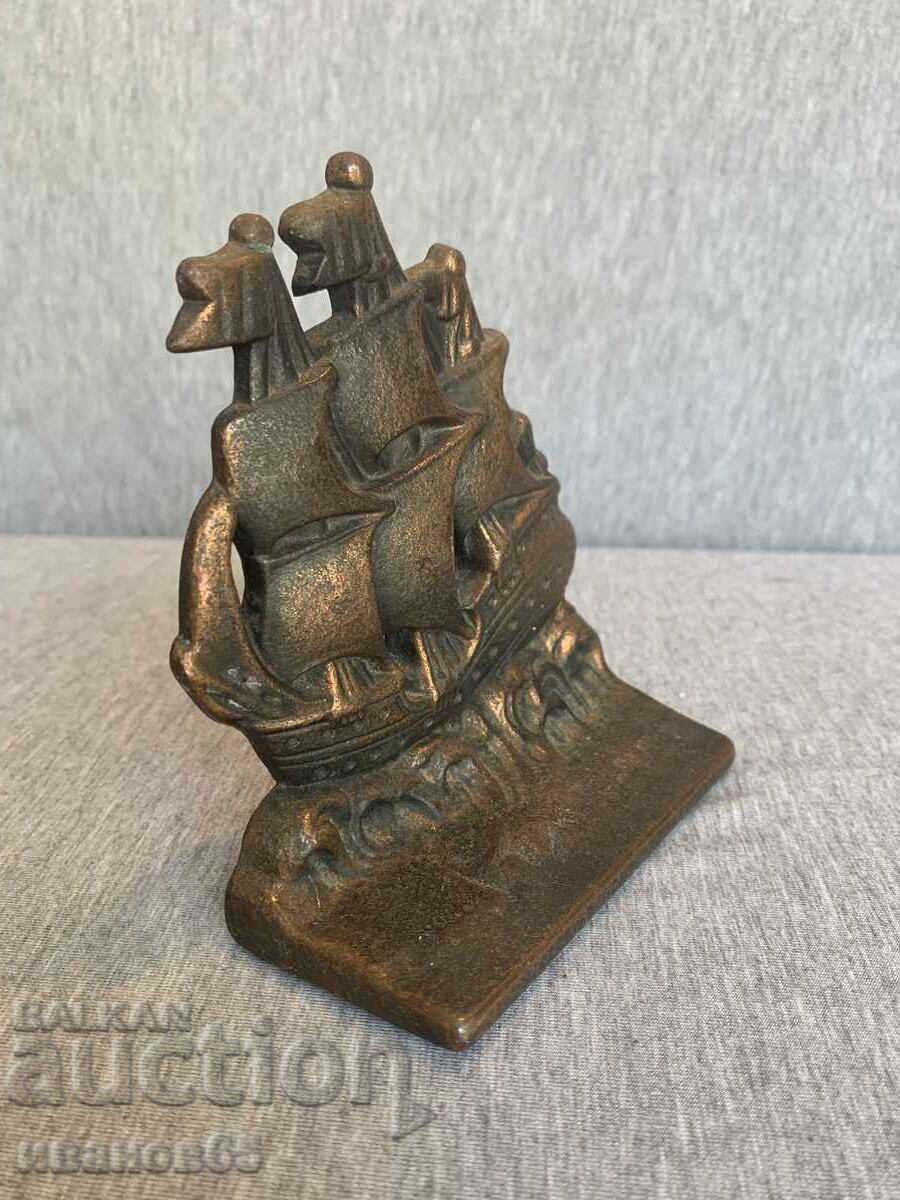 Figurină metalică corabie cu preț 45.00 BGN | € 23.01