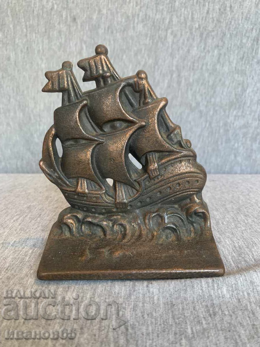 Figurină metalică corabie