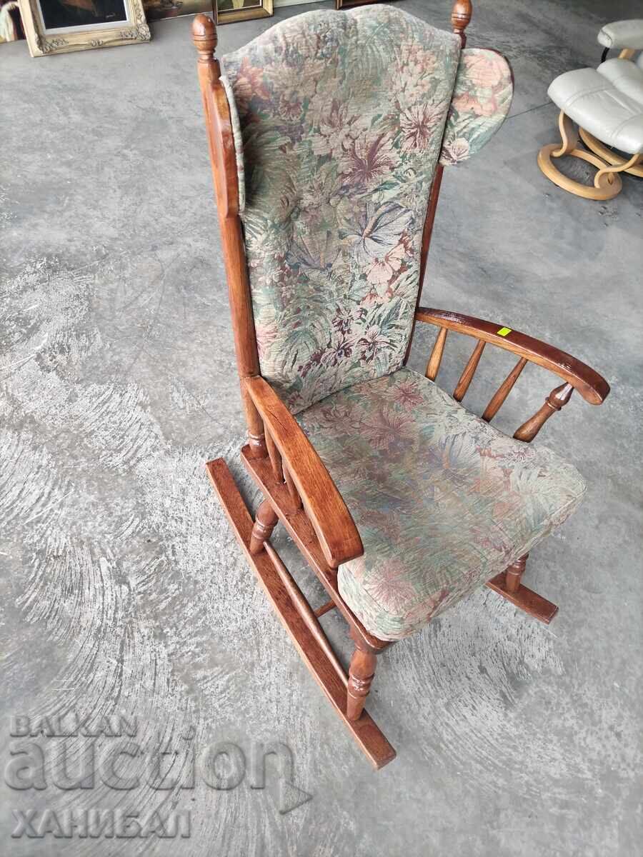 Auction STAR Rocking Chair Excellent Condition Auction STAR Rocking Chair Excellent Condition