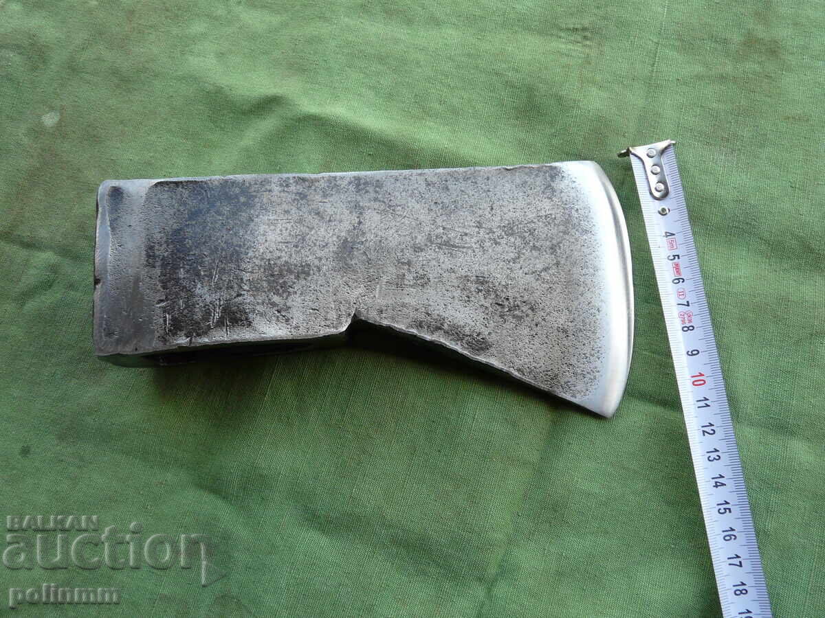 Topor masiv german - 585 cu preț 80.00 BGN | € 40.90 Topor masiv german - 585 cu preț 80.00 BGN | € 40.90