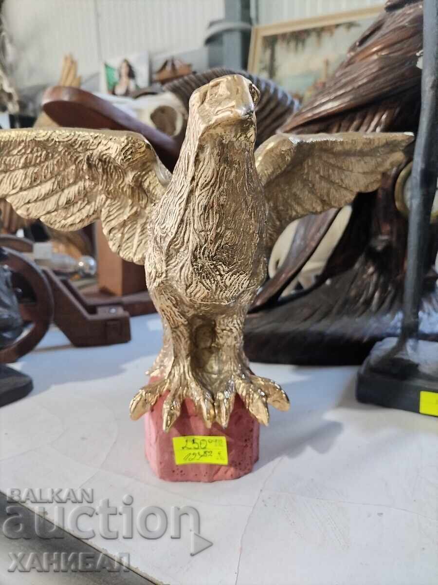 Delivery of BRONZE EAGLE WITH PEDESTAL Delivery of BRONZE EAGLE WITH PEDESTAL