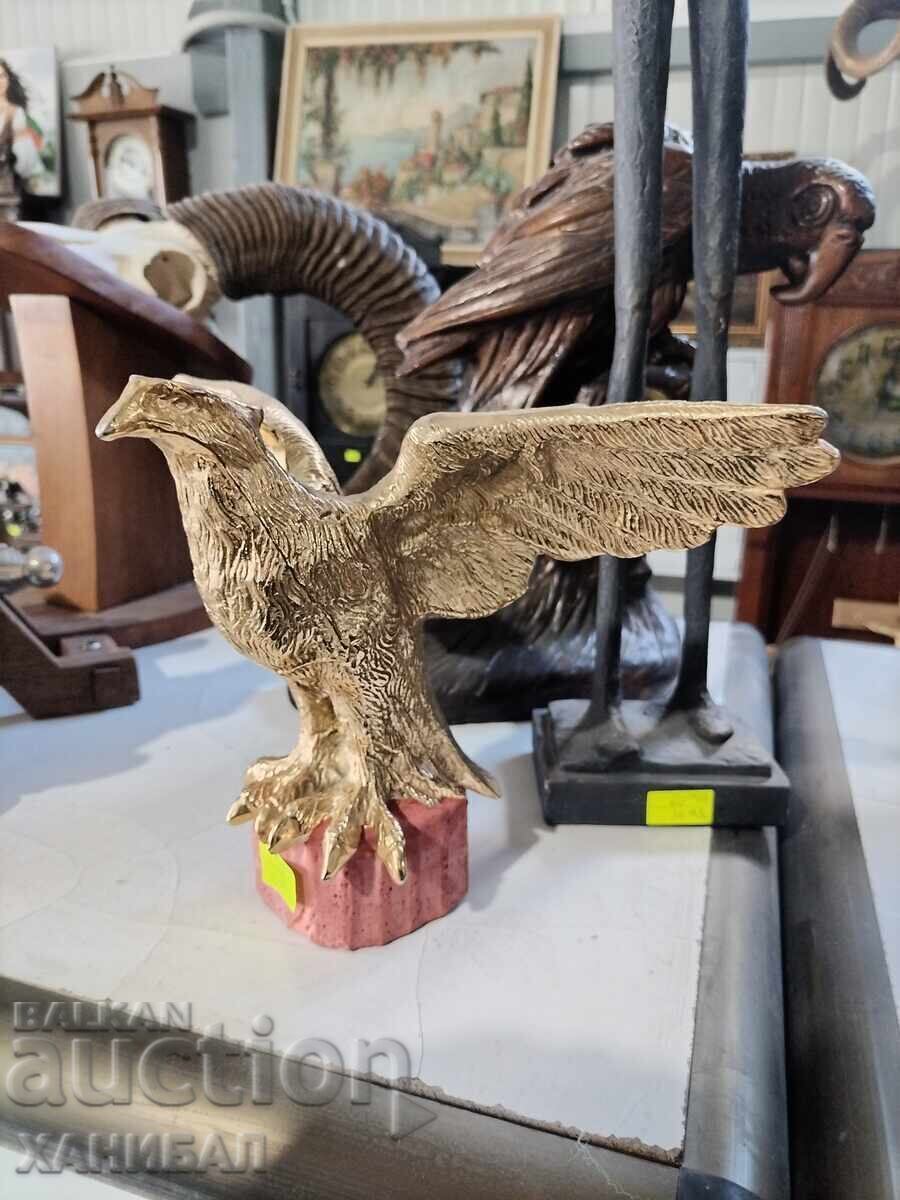 BRONZE EAGLE WITH PEDESTAL BRONZE EAGLE WITH PEDESTAL