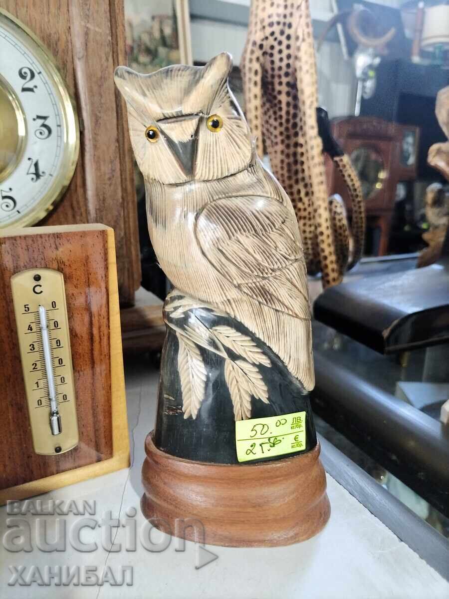 A VERY BEAUTIFUL FIGURE ON A BUCK MADE OF HORN A VERY BEAUTIFUL FIGURE ON A BUCK MADE OF HORN