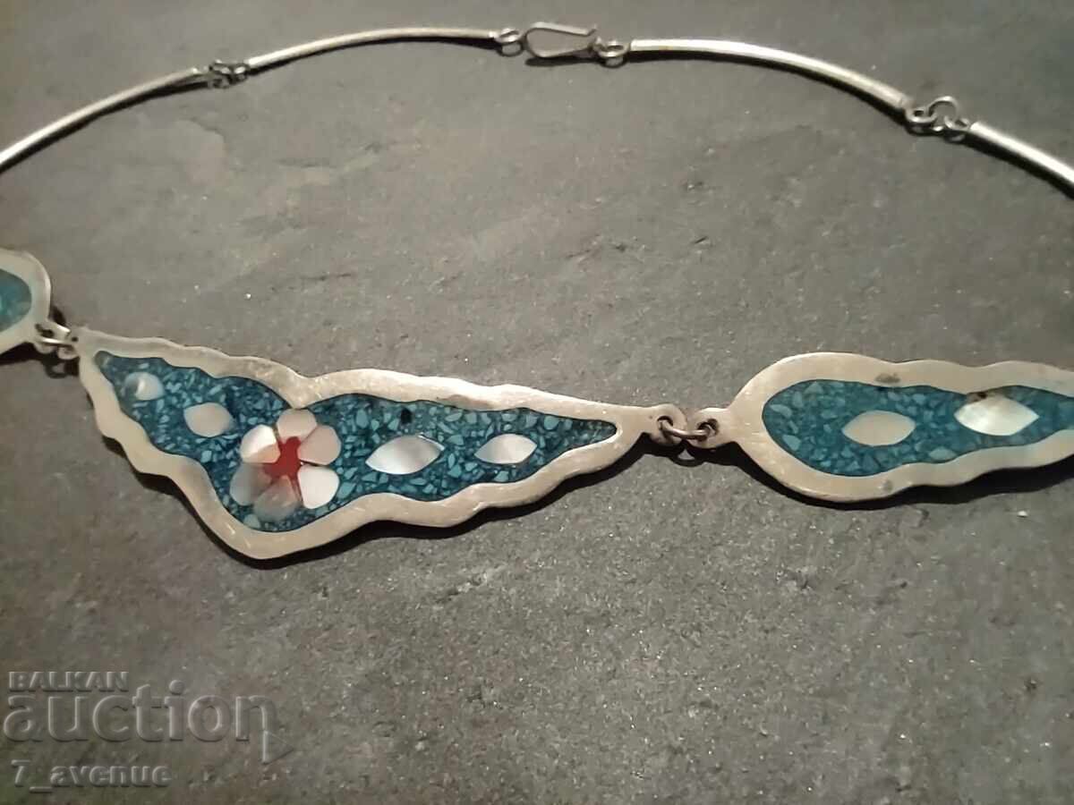 Delivery of Necklace jewelry with inlaid stones 16.10.25