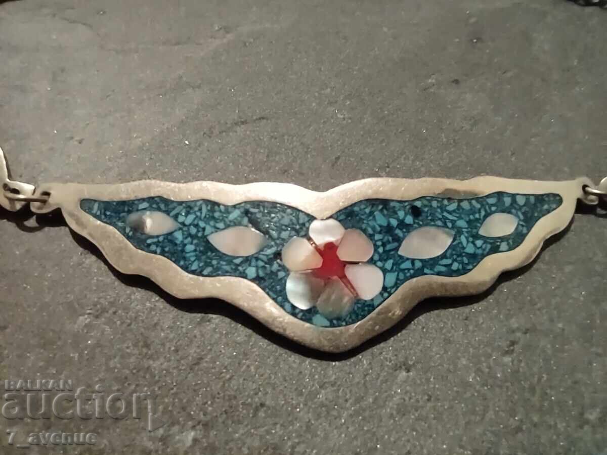 Necklace jewelry with inlaid stones 16.10.25