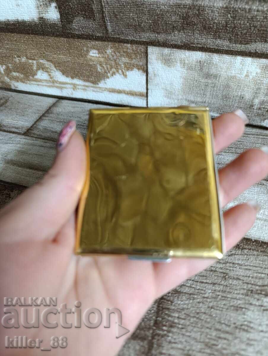 Livrarea Caiet vechi din bronz Livrarea Caiet vechi din bronz