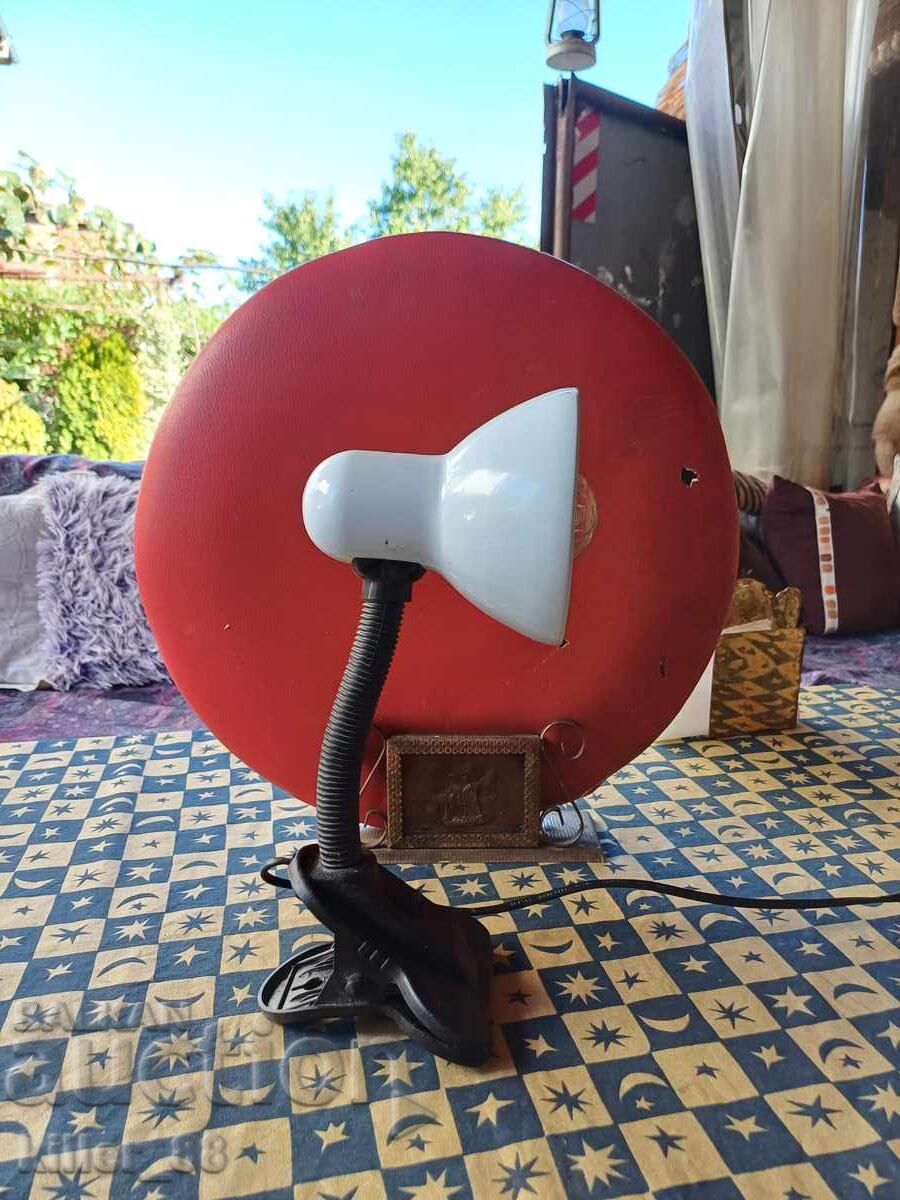 Lampă metalică cu clemă cu preț 15.00 BGN | € 7.67