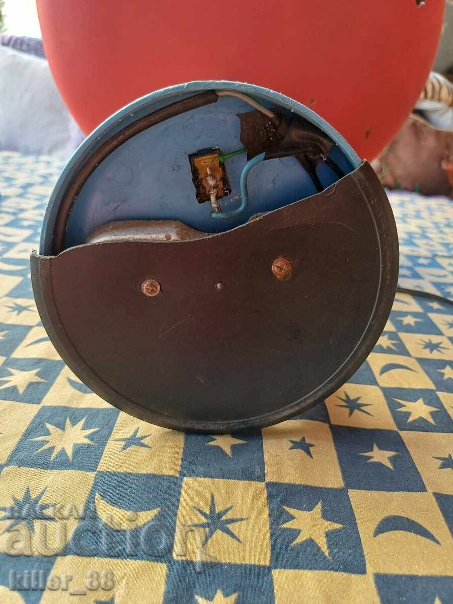 Доставка на Стара метална лампа