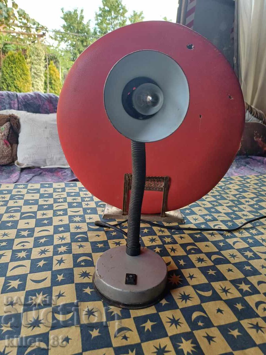 Παλιό μεταλλικό λειτουργικό λαμπτήρα με τιμή 25.00 BGN | € 12.78 Παλιό μεταλλικό λειτουργικό λαμπτήρα με τιμή 25.00 BGN | € 12.78