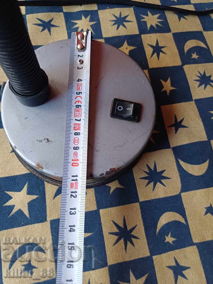 Παράδοση Παλιό μεταλλικό λειτουργικό λαμπτήρα Παράδοση Παλιό μεταλλικό λειτουργικό λαμπτήρα