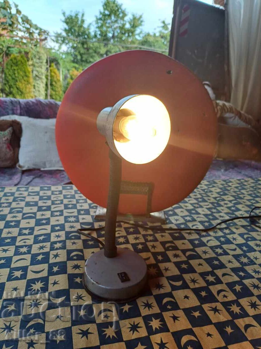 Παλιό μεταλλικό λειτουργικό λαμπτήρα Παλιό μεταλλικό λειτουργικό λαμπτήρα