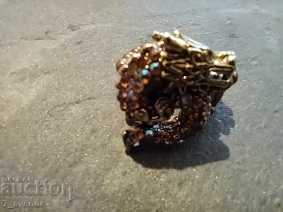 Inel cu bandă elastică cu pietre dragon 17.10.25 cu preț 19.00 BGN | € 9.71