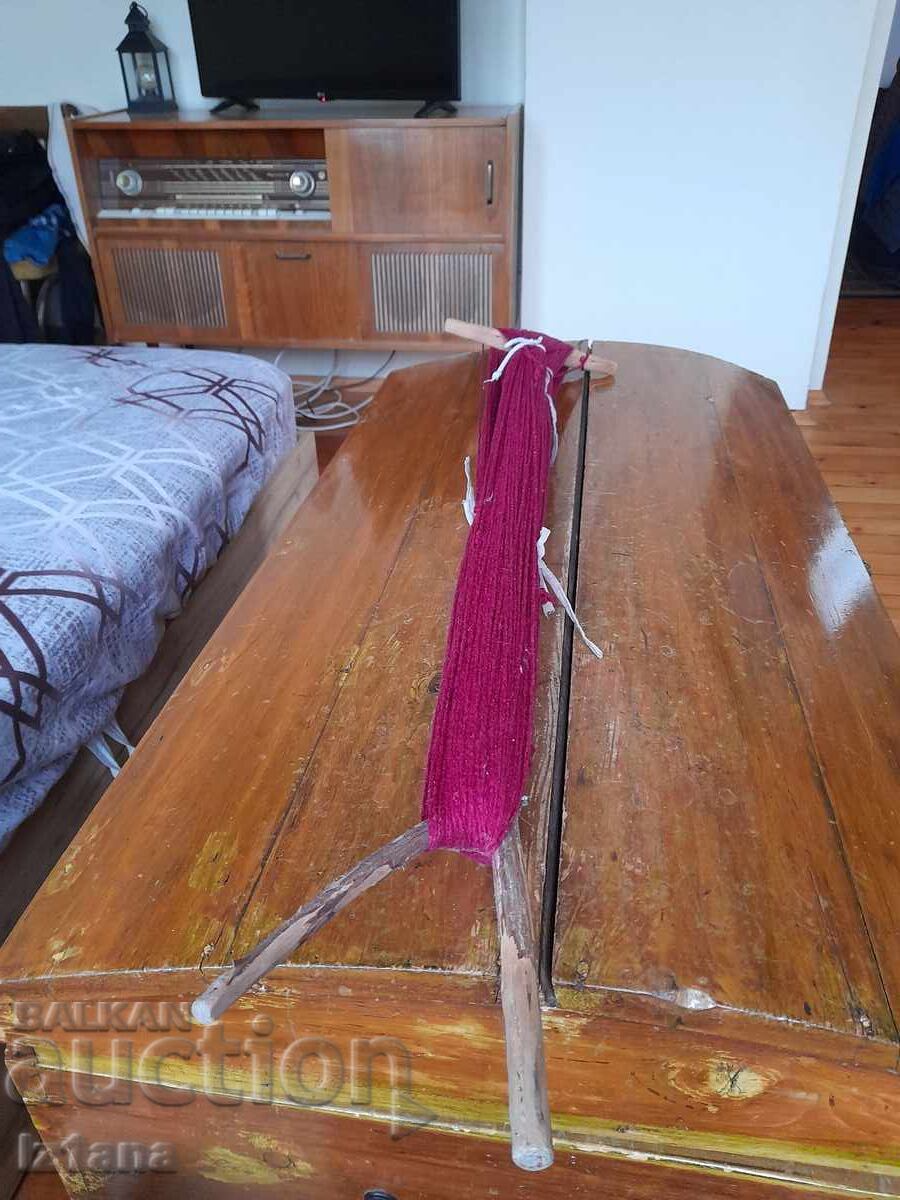 Стара дървена мотовилка за прежда Стара дървена мотовилка за прежда