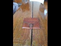 Geantă veche de piele pentru curea