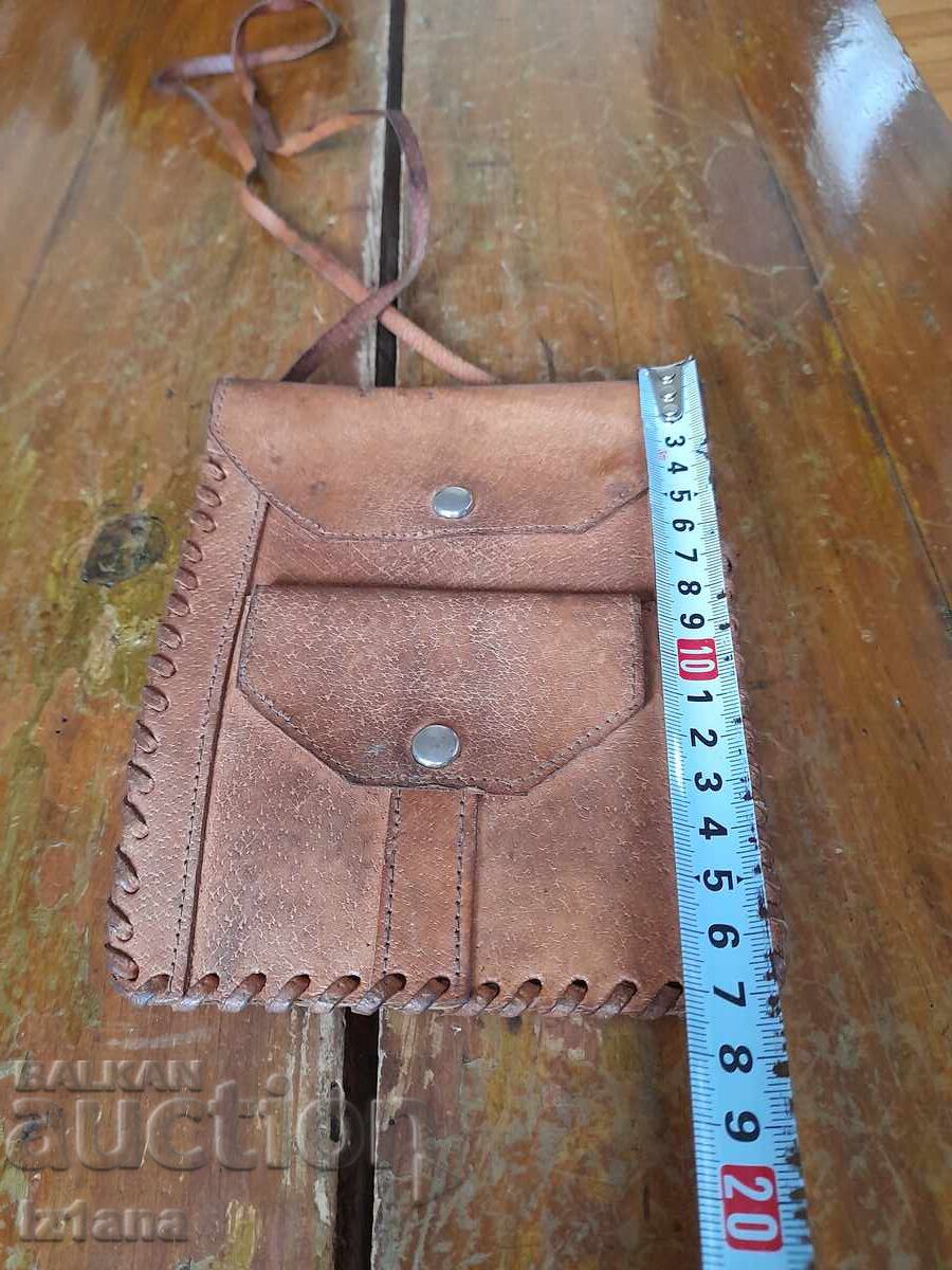 Auction  Old leather neck bag