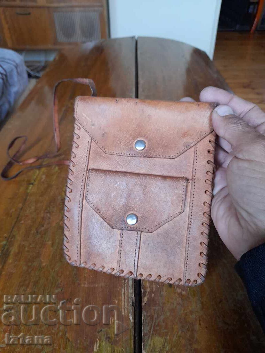 Delivery of Old leather neck bag