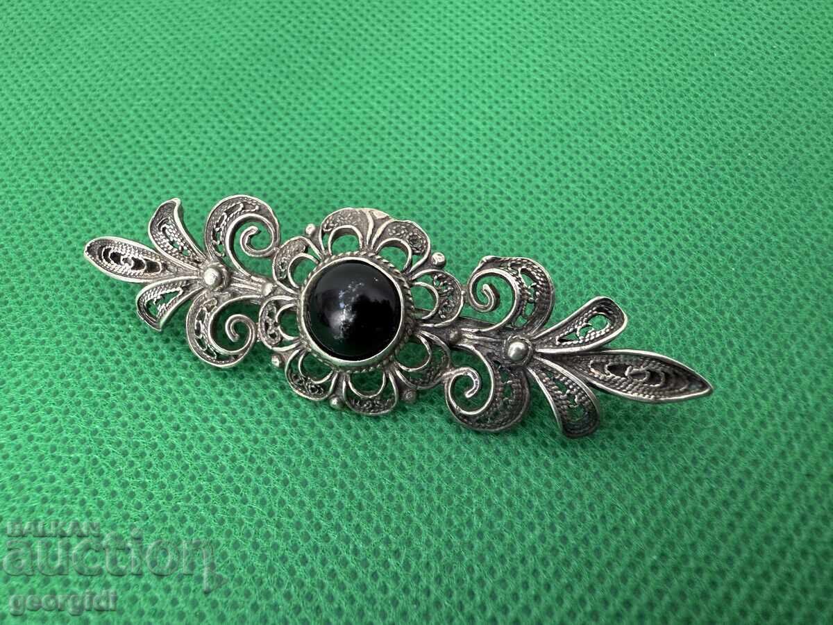 Broșă veche din argint cu piatră. №7508 cu preț 140.00 BGN | € 71.58