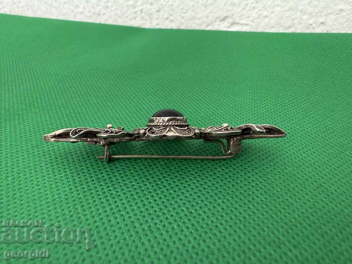 Licitație Broșă veche din argint cu piatră. №7508