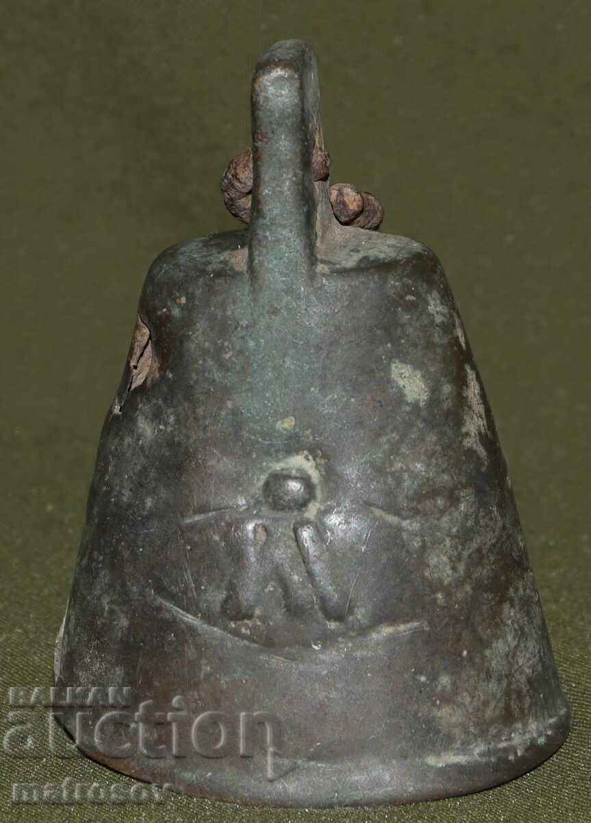 Vechi clopot de bronz, clopot de ușă, clopot cu preț 130.00 BGN | € 66.47 Vechi clopot de bronz, clopot de ușă, clopot cu preț 130.00 BGN | € 66.47