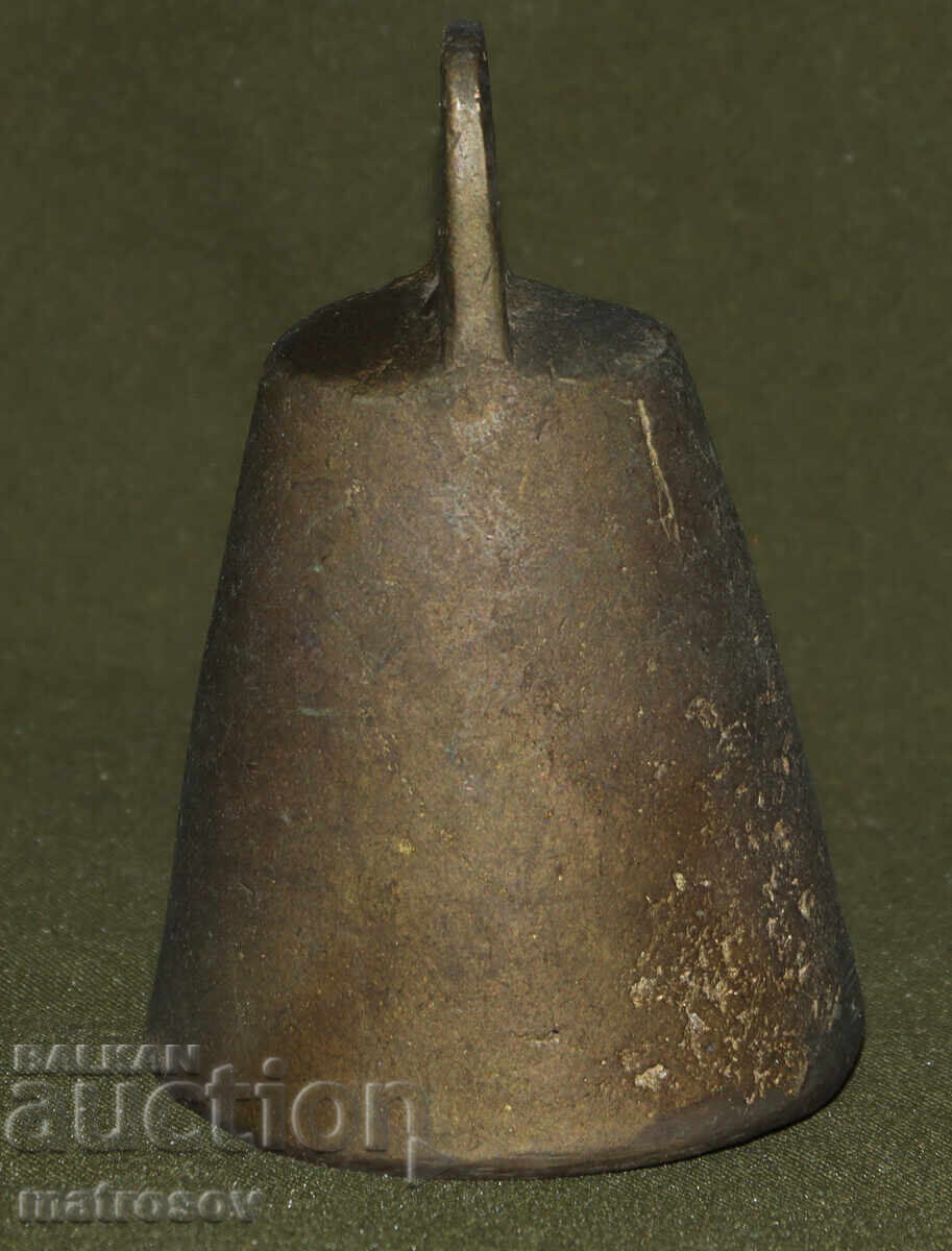 Vechi clopot de bronz, clopot de ușă, clopot cu preț 130.00 BGN | € 66.47 Vechi clopot de bronz, clopot de ușă, clopot cu preț 130.00 BGN | € 66.47