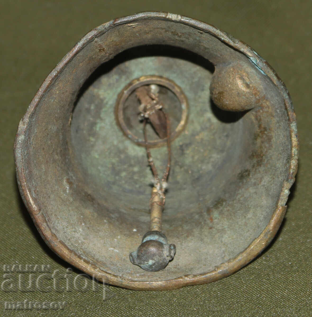 Clopot de bronz vechi cu mâner - 6 Clopot de bronz vechi cu mâner - 6