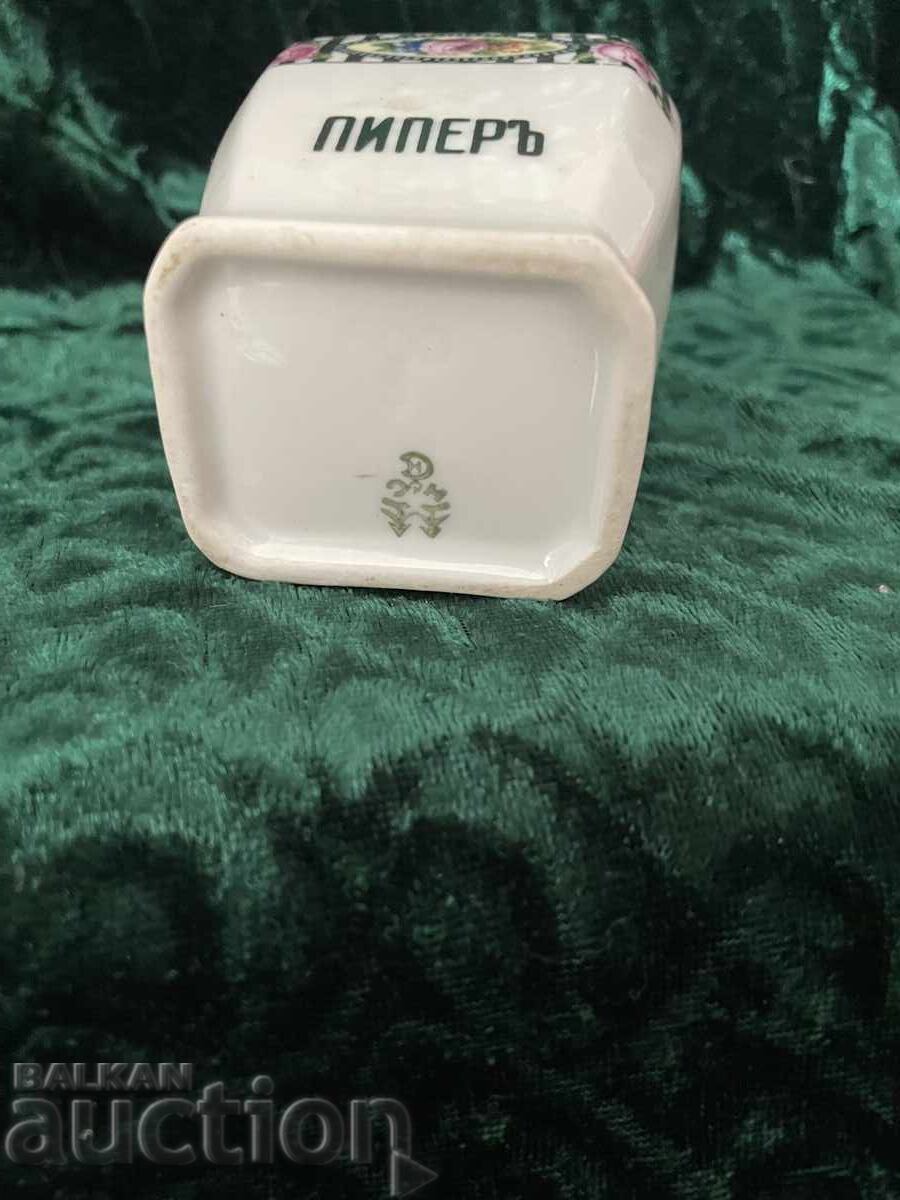 Recipient pentru condimente - 8 cm cu preț 14.85 BGN | € 7.59