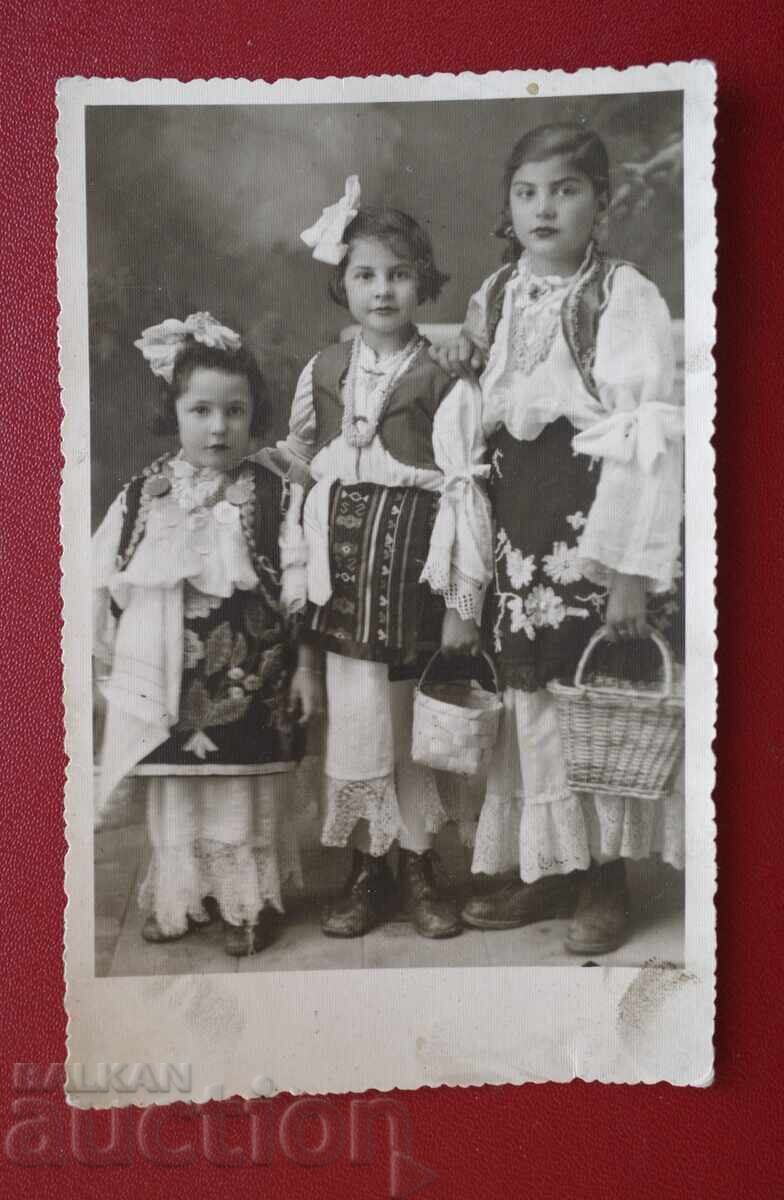 Деца в Традиционни носии