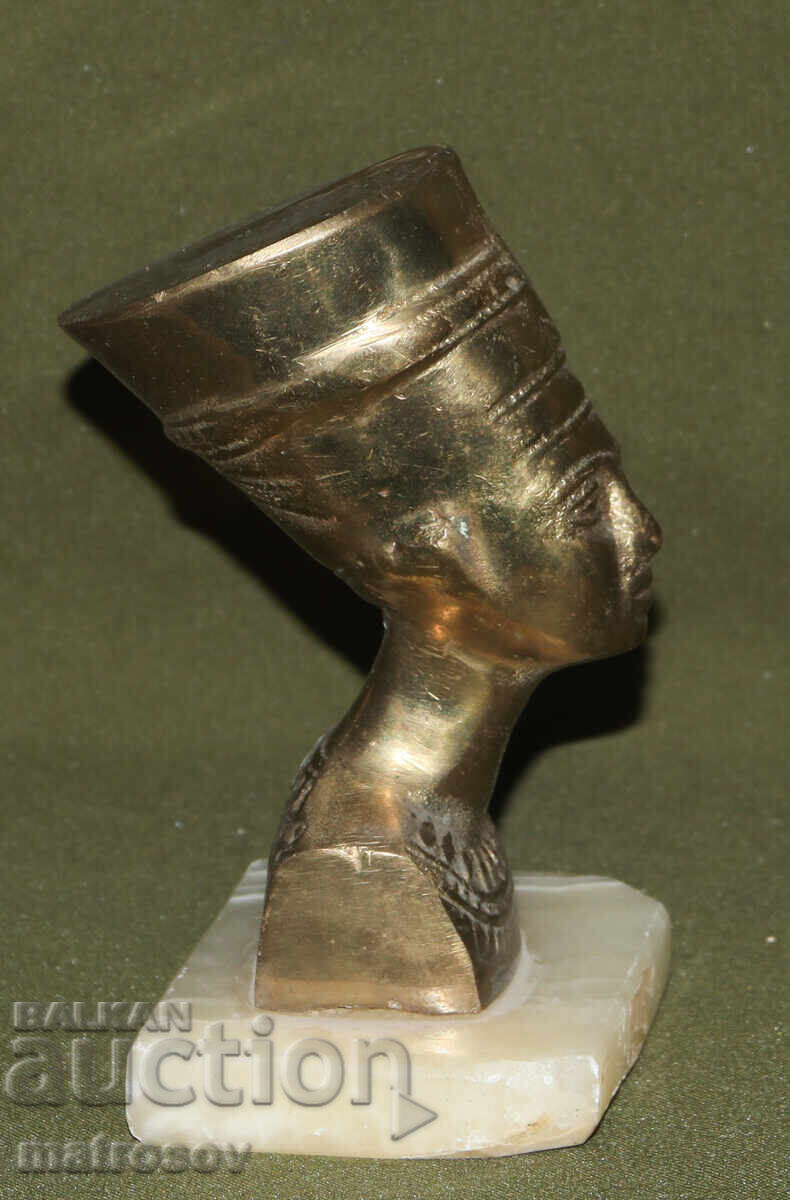 Χάλκινο γλυπτό προτομής με μαρμάρινη βάση, Νεφερτίτη με τιμή 120.00 BGN | € 61.36