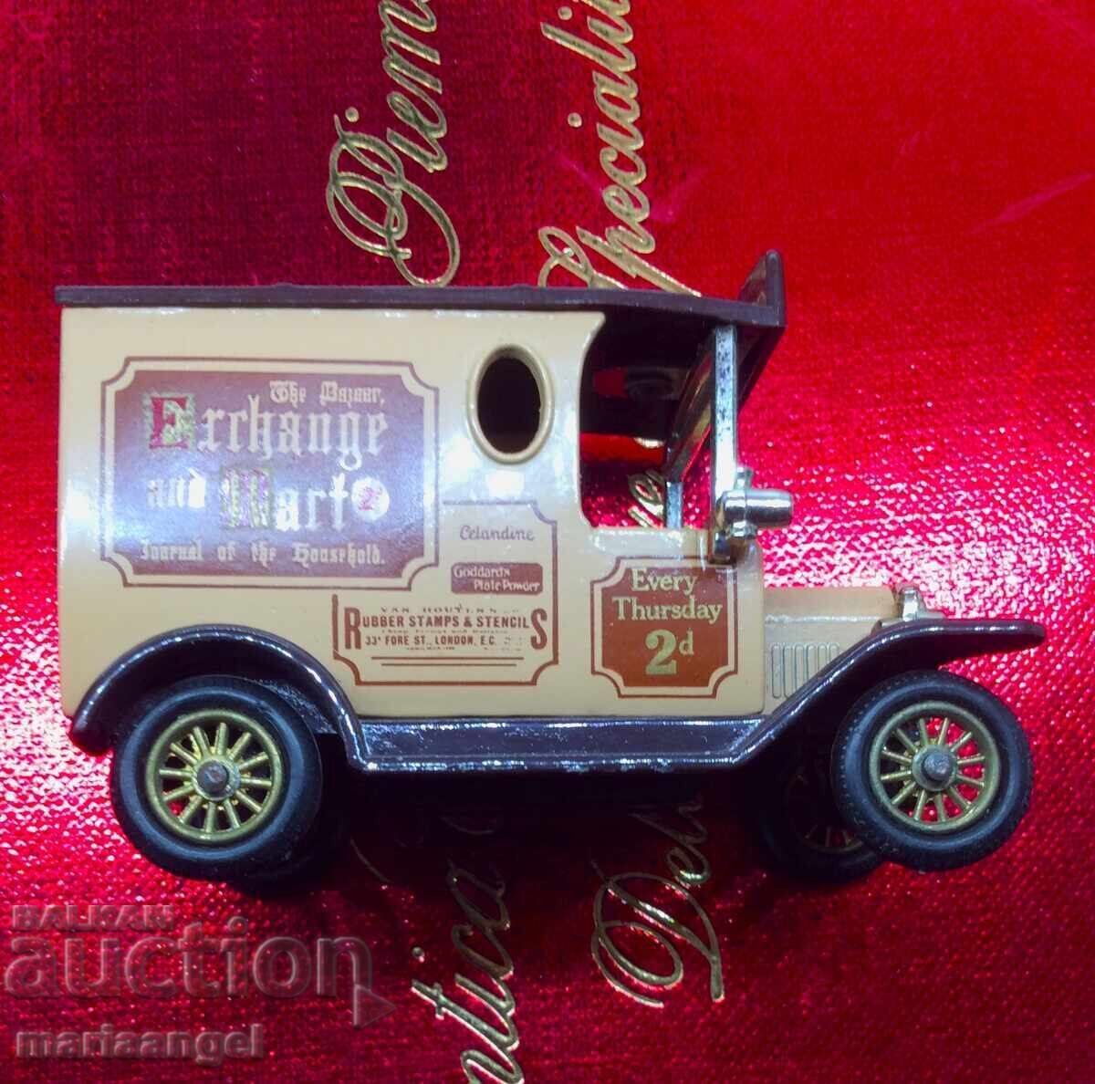 England 1868. Large-scale model London Mail Coach - 5