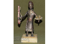 Медна скулптура фигурка с мраморна основа