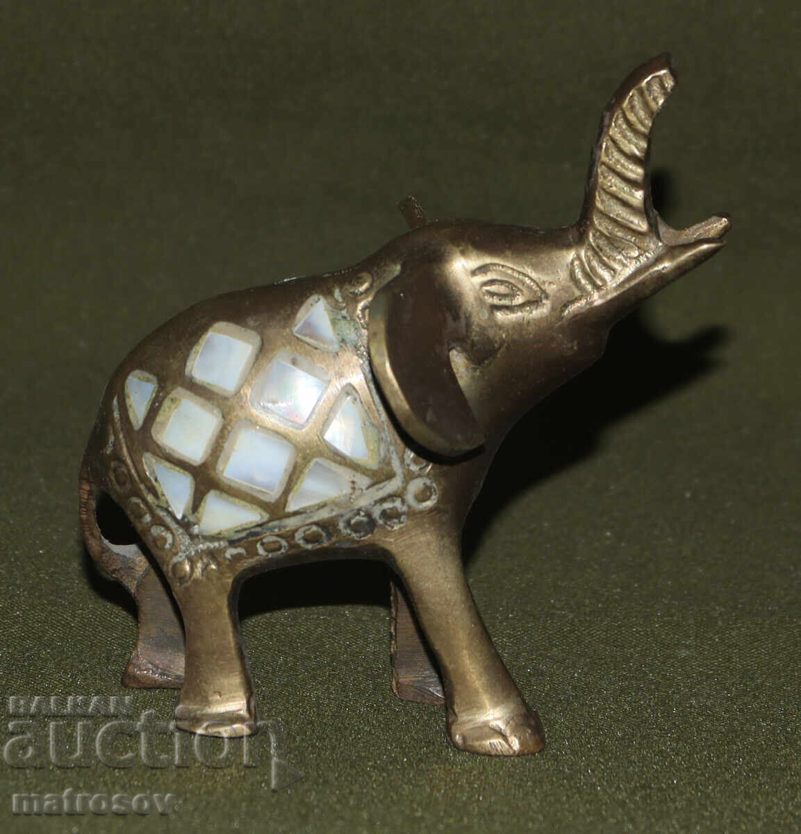 Χάλκινο ειδώλιο ελεφαντάκι με μαργαριτάρι με τιμή 100.00 BGN | € 51.13